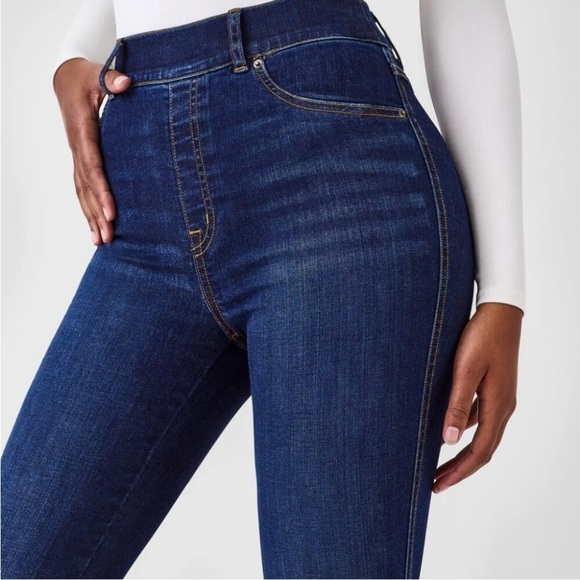 Spanx Flare Bootcut Jeans in Midnight Shade Dark Wash
Size Medium NWOT - Picture 5 of 17
